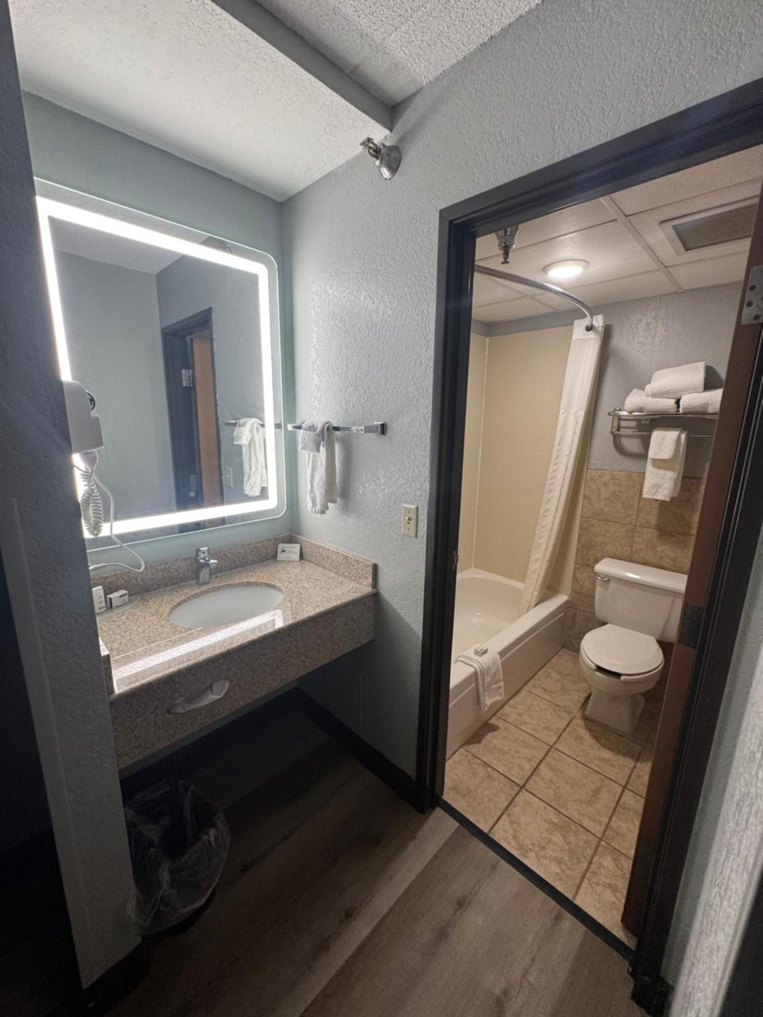 Americinn By Wyndham Albert Lea Zewnętrze zdjęcie