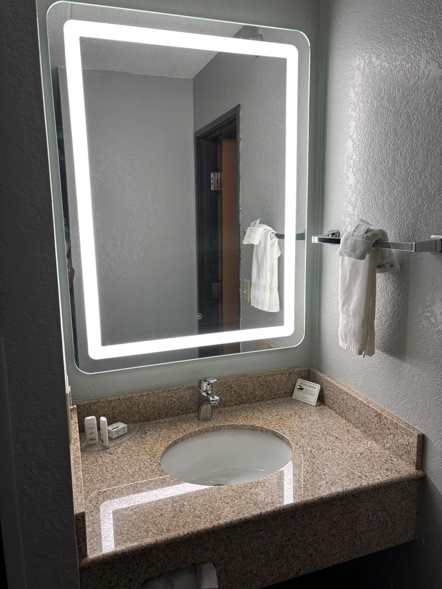 Americinn By Wyndham Albert Lea Zewnętrze zdjęcie