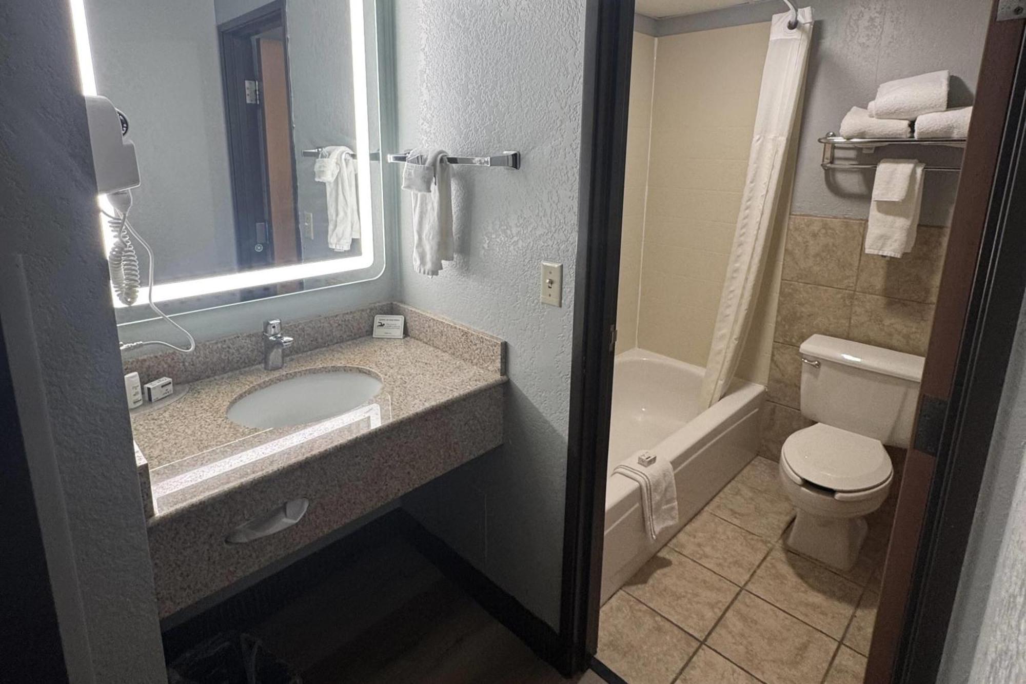 Americinn By Wyndham Albert Lea Zewnętrze zdjęcie